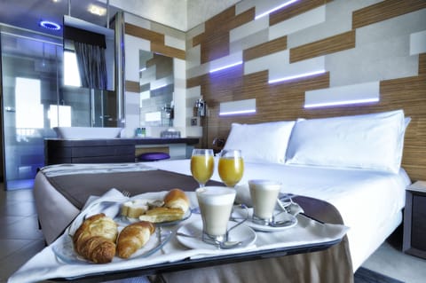 Minibar, in-room safe, individually furnished, desk