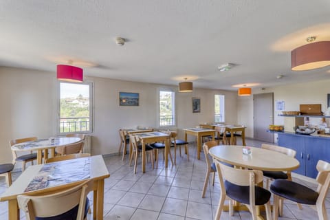 Daily buffet breakfast (EUR 8.20 per person)