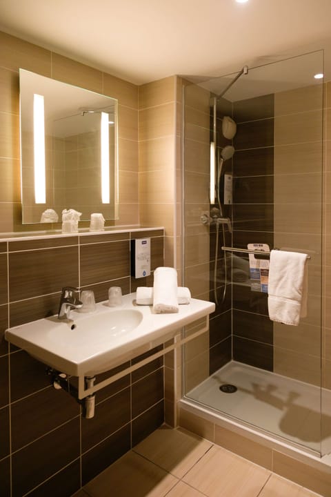 Standard Room, Multiple Beds | Bathroom | Eco-friendly toiletries, hair dryer, slippers, towels