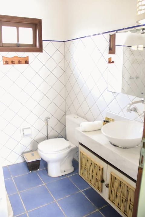 Bungalow (Luxo) | Bathroom | Free toiletries, hair dryer, towels
