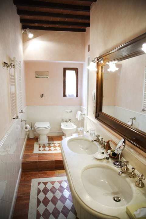 Doppia Classic | Bathroom | Designer toiletries, hair dryer, bathrobes, slippers