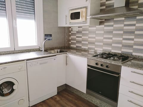 Comfort Apartment, 2 Bedrooms, Terrace, Sea View | Private kitchen | Electric kettle