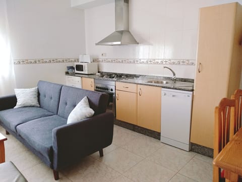 Comfort Apartment, 3 Bedrooms (with Garden) | Private kitchen | Electric kettle