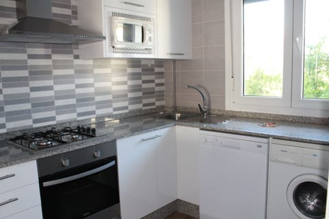 Comfort Apartment, 2 Bedrooms, Terrace, Sea View | Private kitchen | Electric kettle