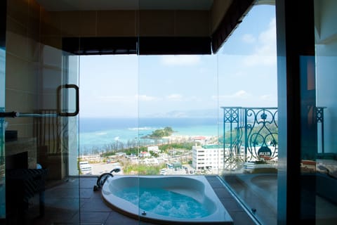 EXES Royal Pool Suite for 2 people, Non Smoking | Bathroom | Combined shower/tub, deep soaking tub, free toiletries, hair dryer