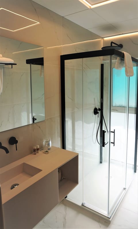 Standard Single Room | Bathroom shower