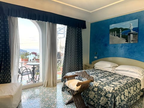 Deluxe Room, 1 Double Bed | Minibar, desk, soundproofing, free cribs/infant beds