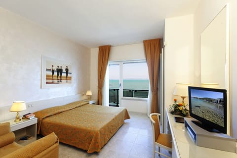 Double Room, Sea View | Minibar, in-room safe, desk, free WiFi