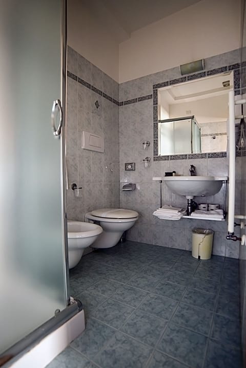 Quadruple Room | Bathroom | Shower, free toiletries, hair dryer, slippers