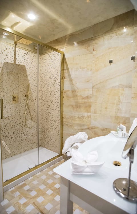 Junior Suite, 1 King Bed, Non Smoking (Living Room) | Bathroom | Rainfall showerhead, free toiletries, hair dryer, bathrobes