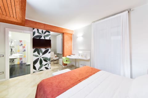Triple Room | Minibar, in-room safe, soundproofing, free WiFi