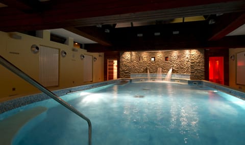 Sauna, spa tub, steam room, Turkish bath, body treatments, body wraps