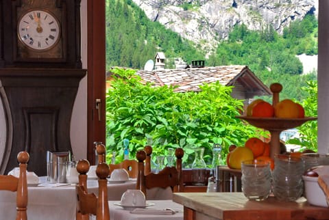 Daily buffet breakfast (EUR 15 per person)