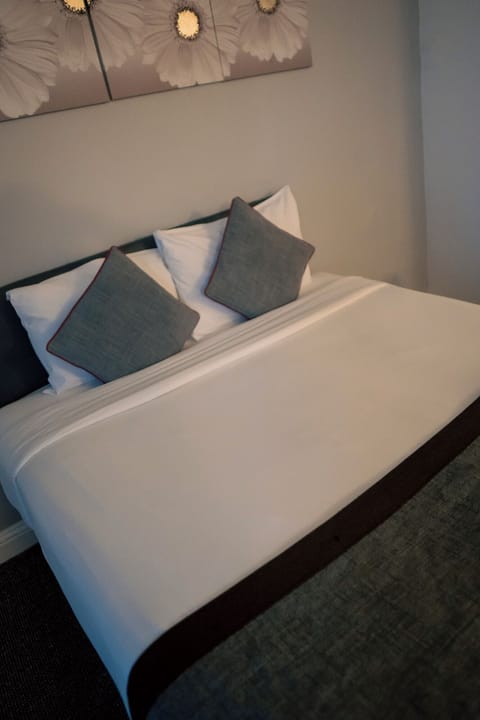 Standard Room, 1 Double Bed | 1 bedroom, desk, free WiFi, bed sheets