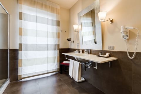 Luxury Room (Mini SPA Suite) | Bathroom | Shower, hair dryer, bidet, towels