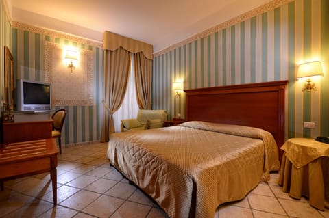 Triple Room | Frette Italian sheets, premium bedding, down comforters, pillowtop beds