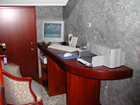 Deluxe Double Room, Balcony, Lakeside | Business center