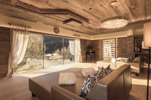 Couples treatment rooms, sauna, hot tub, steam room, Turkish bath