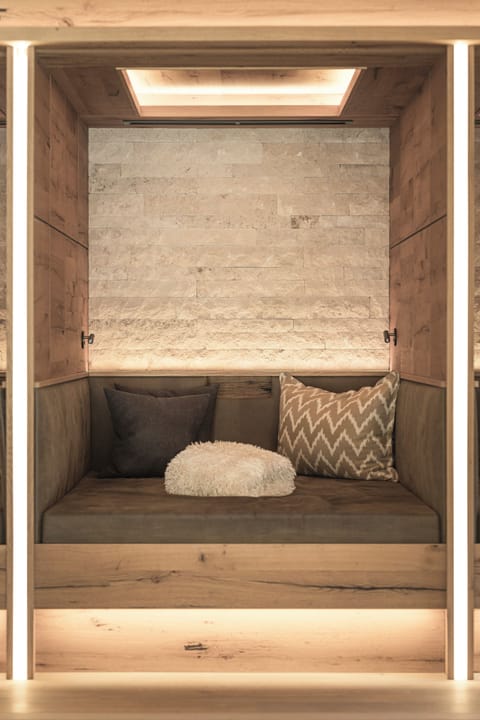 Couples treatment rooms, sauna, hot tub, steam room, Turkish bath