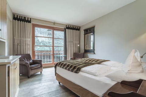 Double Room (Paradies) | Frette Italian sheets, premium bedding, down comforters, pillowtop beds