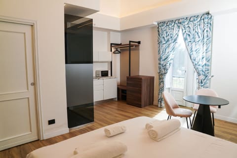 Deluxe Double Room | Minibar, in-room safe, desk, laptop workspace