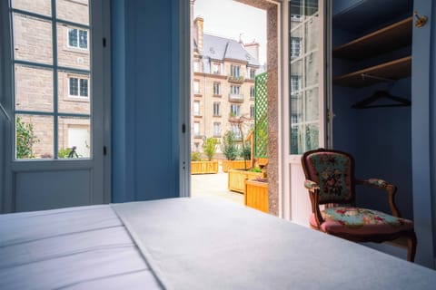 Premium Double Room, Terrace | Select Comfort beds, desk, laptop workspace, soundproofing