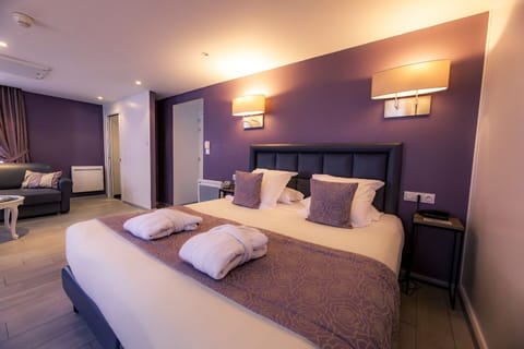 In-room safe, desk, soundproofing, iron/ironing board