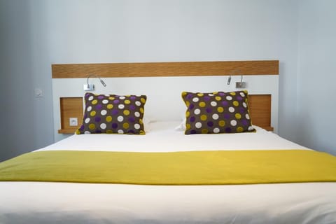 Premium bedding, individually decorated, desk, laptop workspace