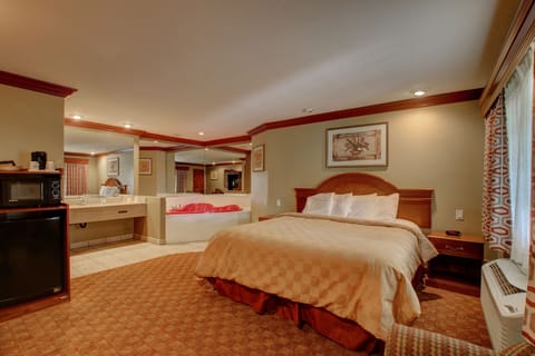 Suite, 1 King Bed, Jetted Tub | Premium bedding, pillowtop beds, individually decorated