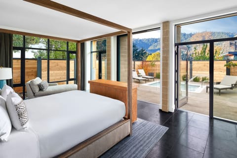 Jasper Villa | Premium bedding, minibar, in-room safe, desk