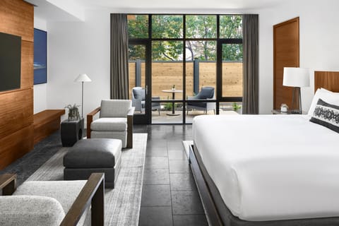 Flint Villa | Premium bedding, minibar, in-room safe, desk