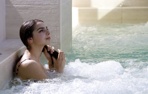 Indoor spa tub