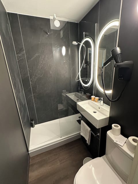 Standard Room, 1 Double Bed | Bathroom | Shower, eco-friendly toiletries, hair dryer, towels