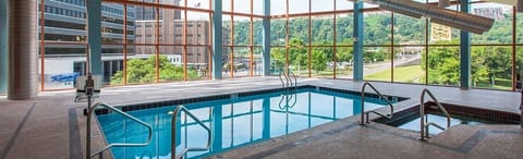 Indoor pool, sun loungers