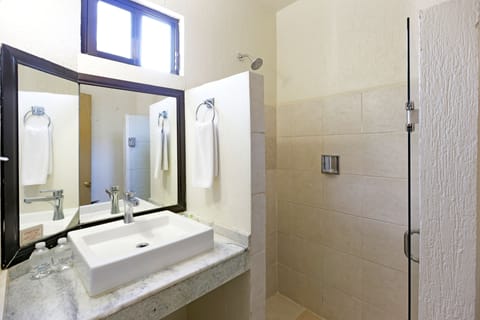 Standard Room, 2 Double Beds | Bathroom | Shower, rainfall showerhead, free toiletries, hair dryer