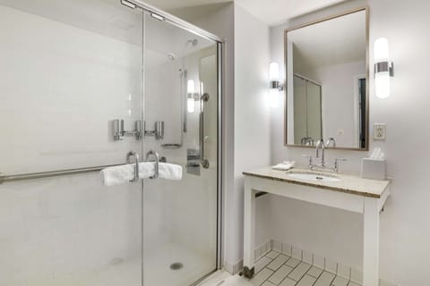 Standard Room, 1 King Bed, Accessible, Refrigerator & Microwave | Bathroom | Combined shower/tub, free toiletries, hair dryer, towels