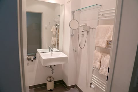 Separate tub and shower, free toiletries, hair dryer, bathrobes