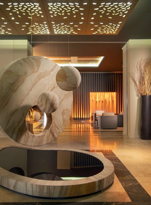 Couples treatment rooms, sauna, hot tub, steam room, hot springs