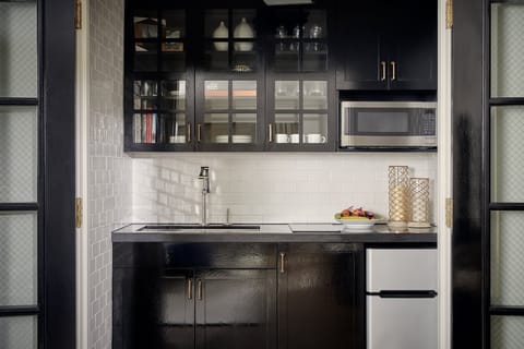 Studio (Nate Berkus Apartment) | Private kitchenette