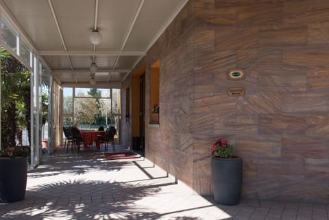 Daily to-go breakfast (EUR 7.50 per person)