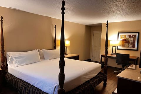 Suite, 1 King Bed (Extended) | Desk, laptop workspace, iron/ironing board, free cribs/infant beds