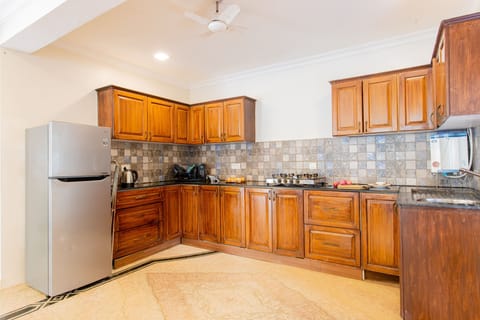 5 bedroom Presidential Villa | Private kitchen | Microwave, oven, electric kettle, toaster