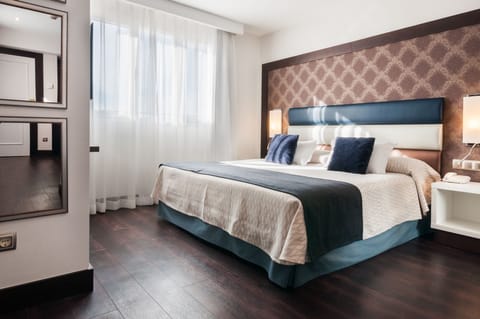 Superior Double Room | Hypo-allergenic bedding, minibar, in-room safe, desk