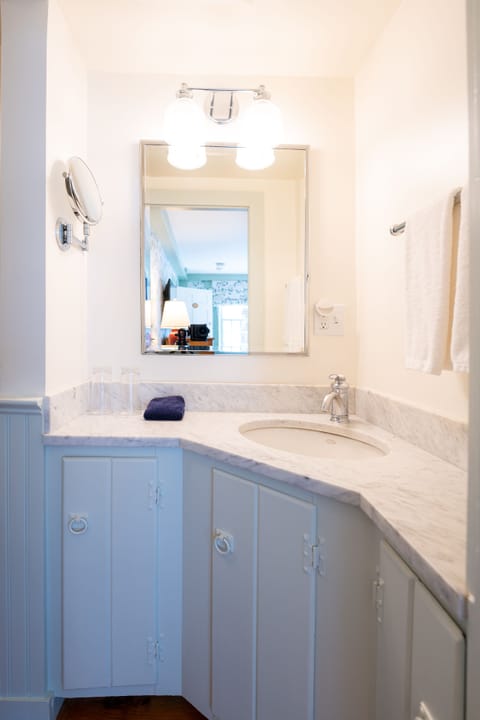 No. 1 Corner Queen | Bathroom | Shower, designer toiletries, hair dryer, bathrobes