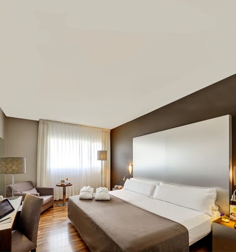 Superior Room | Pillowtop beds, minibar, in-room safe, desk