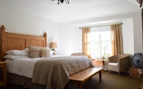 Classic Room | Iron/ironing board, rollaway beds, free WiFi, bed sheets