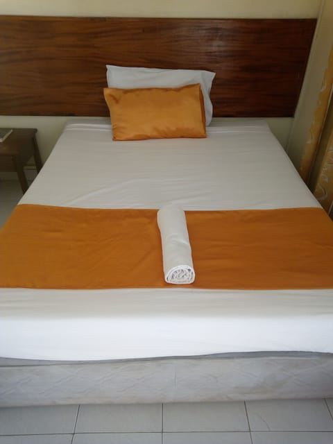 Standard Single Room | Desk, iron/ironing board, free WiFi, bed sheets