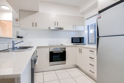 Apartment, 2 Bedrooms | Private kitchen | Full-size fridge, microwave, oven, stovetop