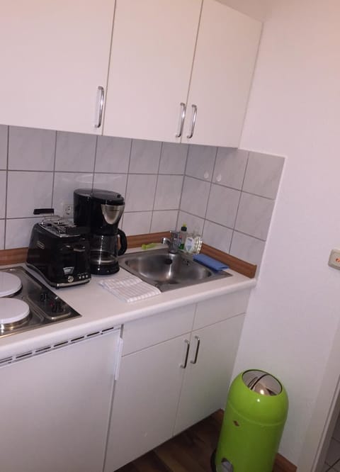 Fridge, stovetop, coffee/tea maker, electric kettle