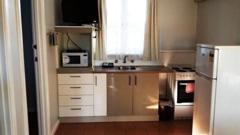 Two-Bedroom Apartment (5 Adults), Kitchen | Room amenity